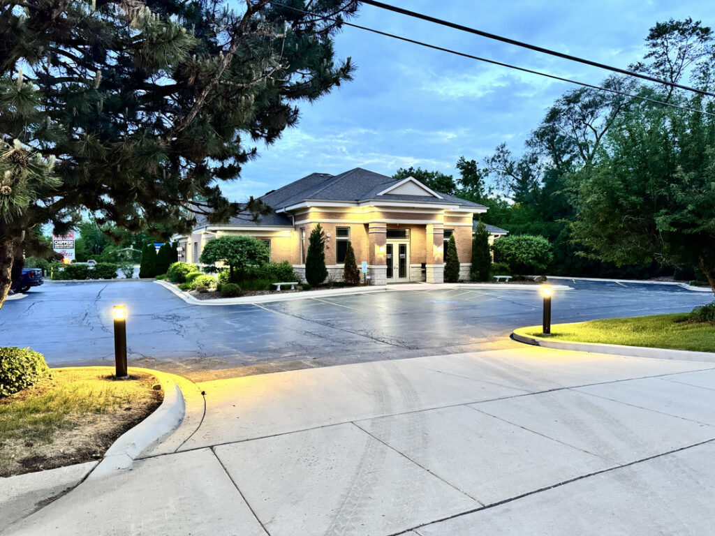 aluminight-custom-outdoor-lighting-illuminating-a-commercial-building-with-path-lights-and-accent-lighting-in-landscaped-areas