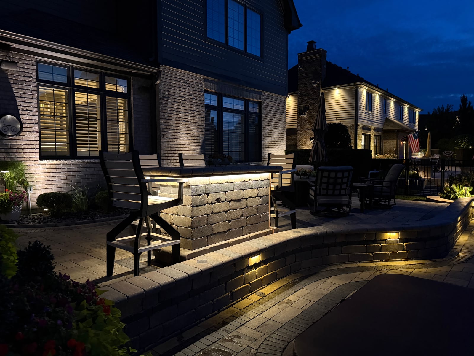 Outdoor poolside linear LED accent lighting installation