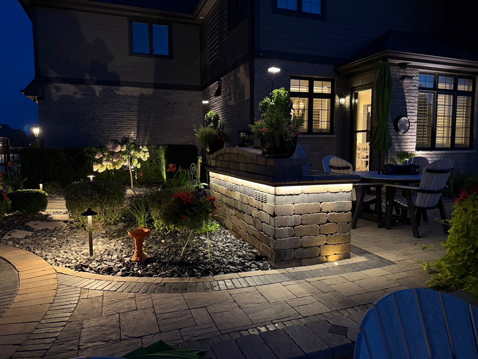 Outdoor poolside linear LED accent lighting installation
