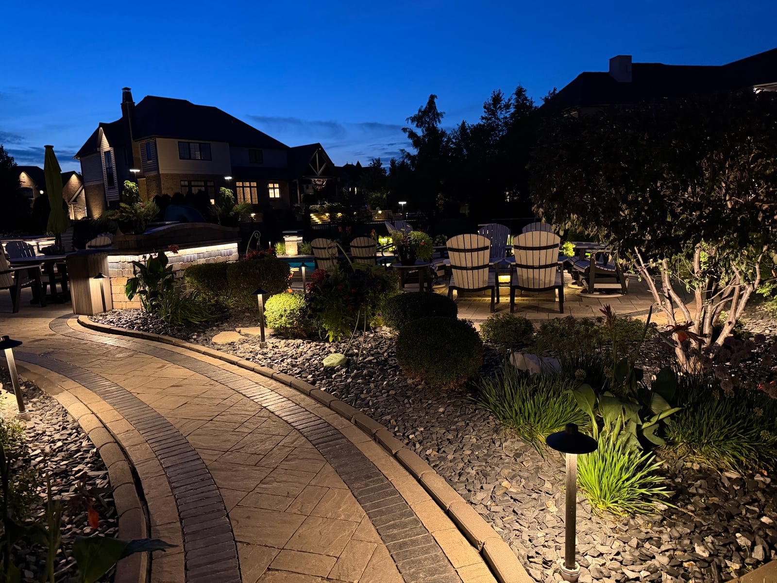 Outdoor poolside linear LED accent lighting installation